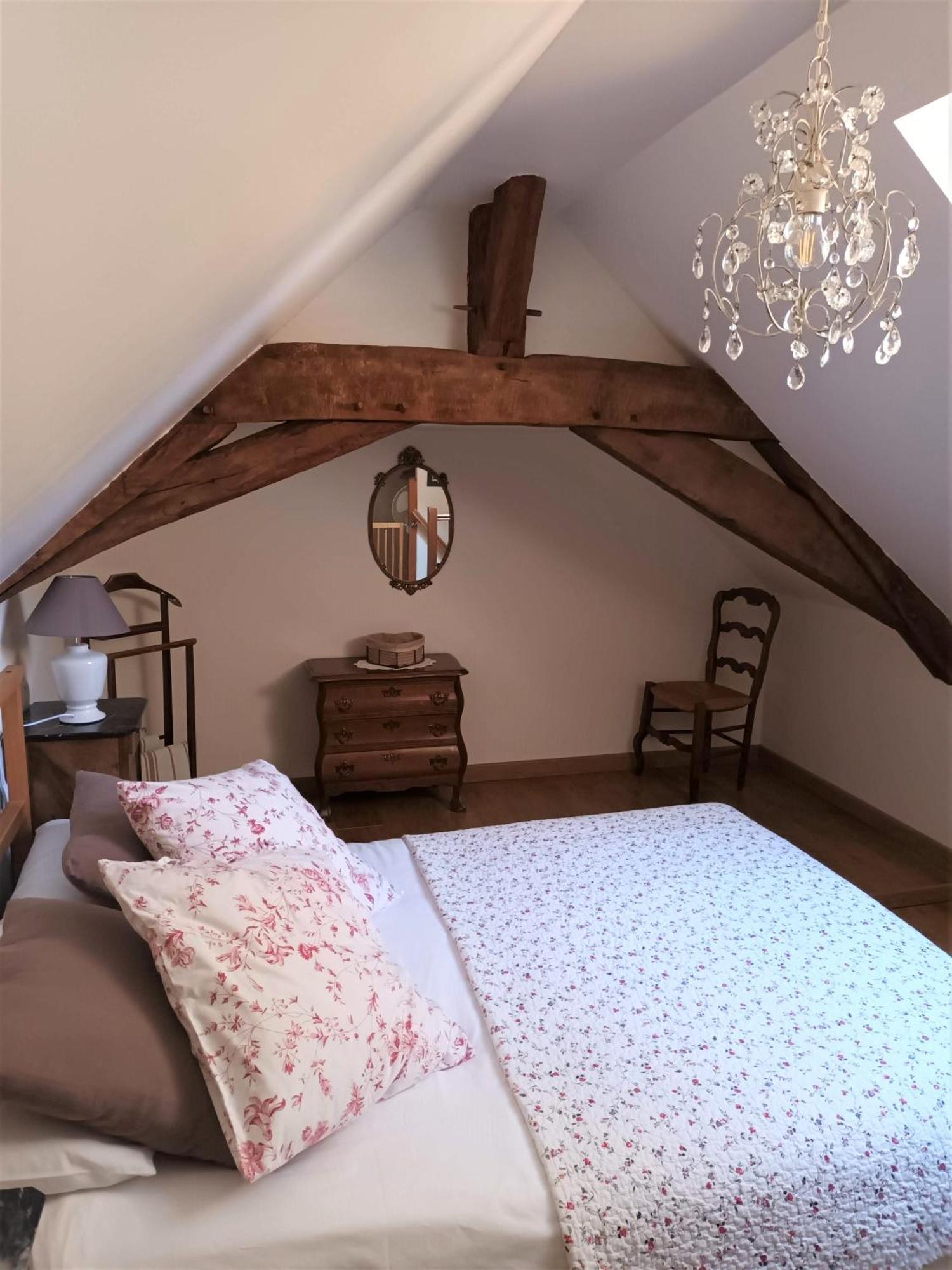 Le Logis Du Pressoir: 18th Century Loire Valley Estate with Heated Pool Les Bois-d'Anjou Room photo